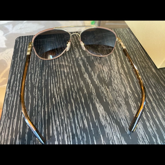 Louis Vuitton Aviator Sunglasses- never worn! - Picture 4 of 7
